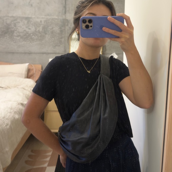 COS EUC banana bag (leather) - Picture 6 of 6